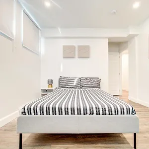 Cozy & Luxurious 3-br , Montreal Canada