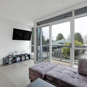 Apartment 2-bedroom In Central Location, Vancouver